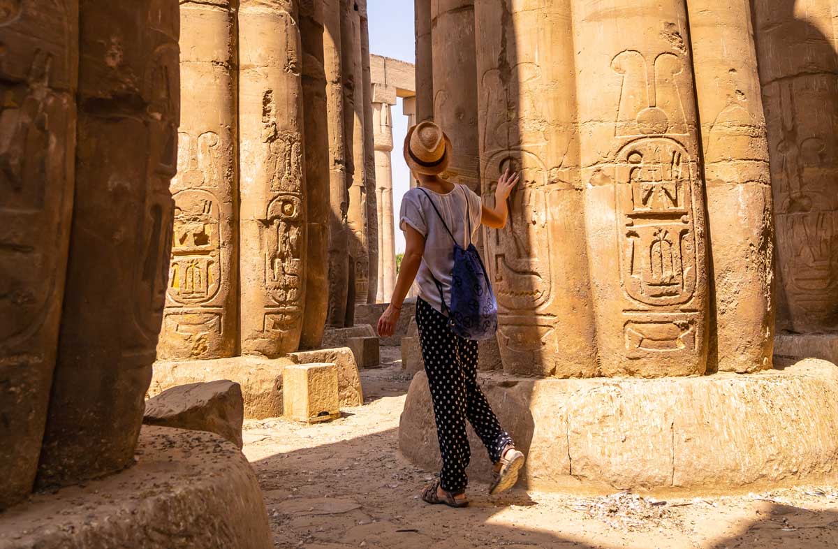 young-tourist-karnak-temples-luxor