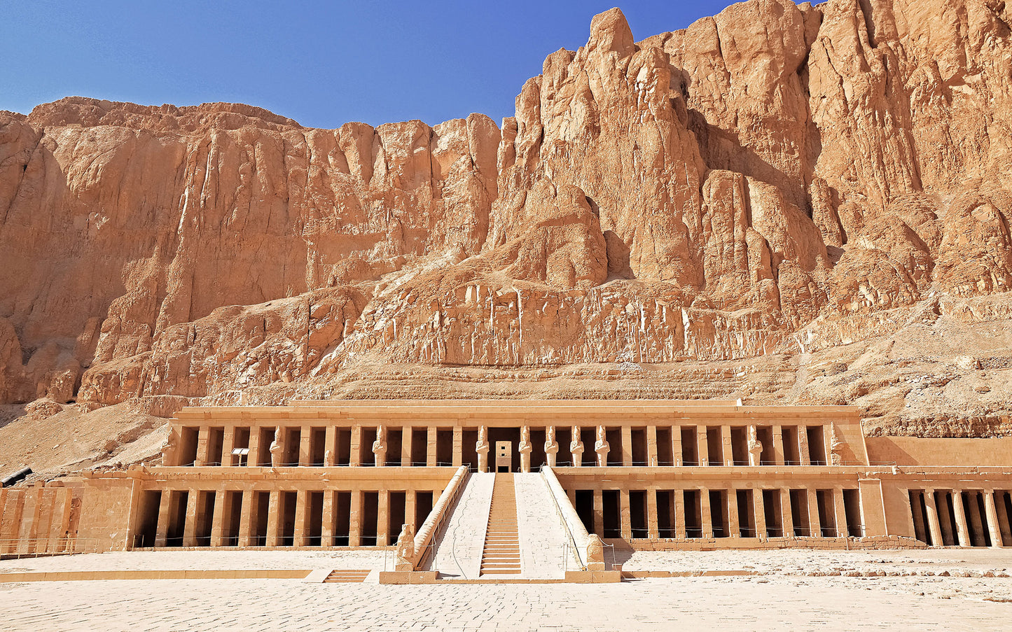 temple-of-hatshepsut_unsplash_female_egypt